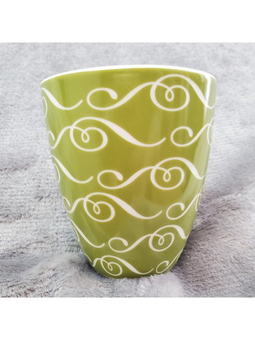 2010 Starbucks Coffee Green New Bone China Cup Tea or Coffee No Handle Swirl